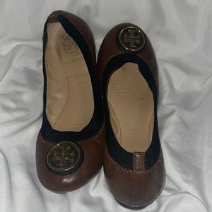 Gentle Used Tory Burch 8.5 brown leather with black trim flats